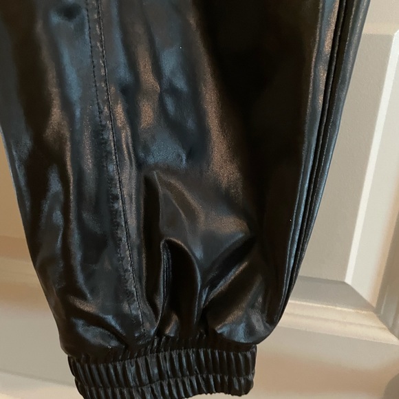 Victoria sport joggers size M - Picture 3 of 4